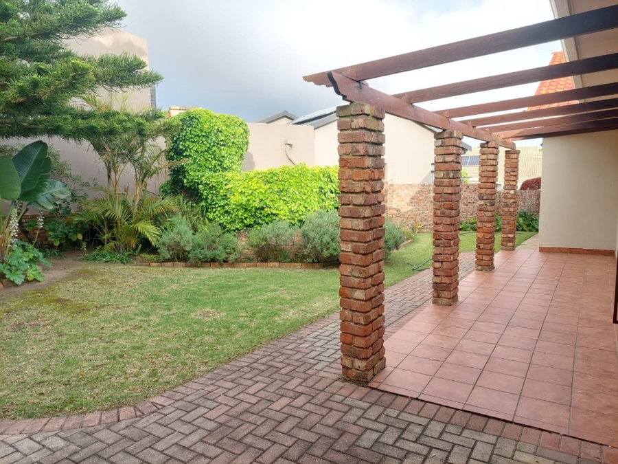 3 Bedroom Property for Sale in Heiderand Western Cape